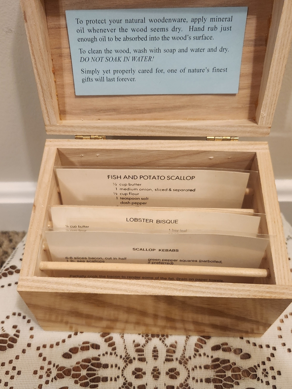 Natural Light Wood Recipe Card Box w/ Dividers Handcrafted At Maine State Prison - Picture 8 of 14